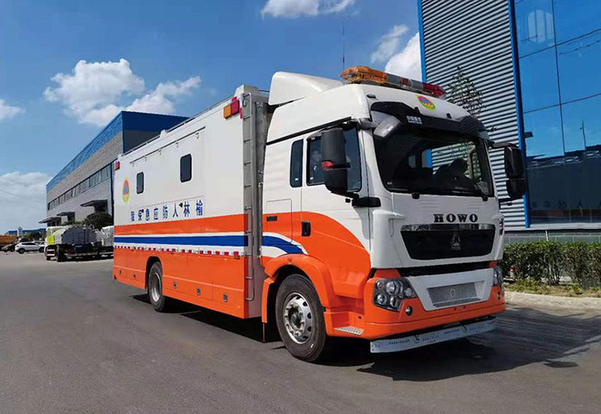 重汽野外自行式炊事車(chē)